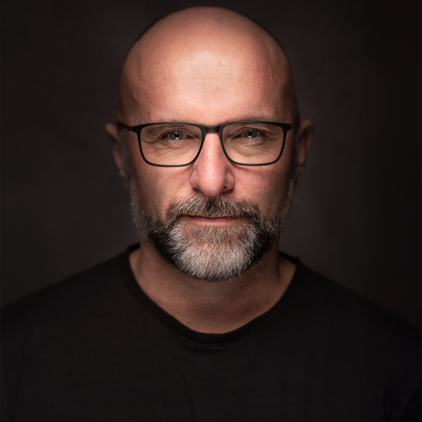 Glyn Dewis | No Studio, No Problem: Classic Portraits with Minimal Kit LIVE
