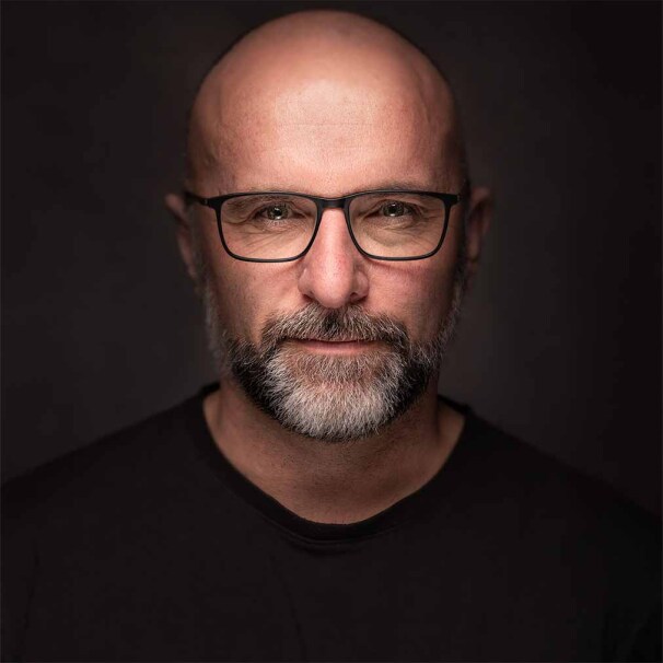 Glyn Dewis | No Studio, No Problem: Classic Portraits with Minimal Kit LIVE